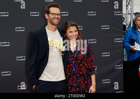 Jonas Grosch und Katharina Wackernagel bei der Premiere der Amazon Prime Video-Serie Last Exit Schinkenstraße auf dem 31. Filmfest Hamburg 2023 im Cinemaxx Dammtor. Hamburg, 02.10.2023 *** Jonas Grosch and Katharina Wackernagel at the premiere of the Amazon Prime Video series Last Exit Schinkenstraße at the 31 Filmfest Hamburg 2023 at Cinemaxx Dammtor Hamburg, 02 10 2023 Foto:xC.xTamckex/xFuturexImagex schinkenstrasse 3050 Credit: Imago/Alamy Live News Stock Photo