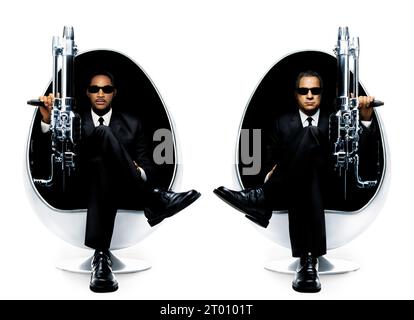 Men in Black 2 Year : 2002  USA Réalisateur : Barry Sonnenfeld Will Smith, Tommy Lee Jones,  Poster (Key Art) Stock Photo