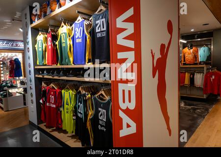 NBA Store on Fifth Avenue, NYC, USA Stock Photo - Alamy