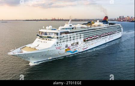 Aerial view of the chinese cruise ship SuperStar Virgo (renamed Resorts World One) sailing in Manila Bay after leaving the port of the Philippines Stock Photo