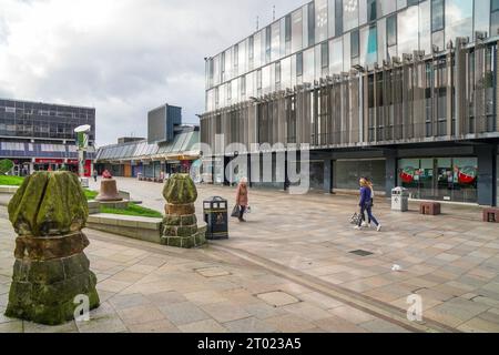 Irvine, UK. 03rd Oct, 2023. Rishi Sunak announced £1.1 bn of extra funding to be distributed amongst 55 'overlooked' towns, including Irvine in North Ayrshire, Scotland to address the issues of regeneration of the High Streets and improve communities. The fund will amount to £2million per year for 10 years and paid directly to each relevant local Authority. Credit: Findlay/Alamy Live News Stock Photo