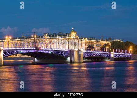 ST. PETERSBURG, RUSSIA - JUNE 02, 2018: Palace Bridge against the background of the Winter Palace in the white night Stock Photo