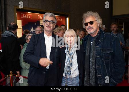 v.l. Regisseur Wim WENDERS, Marianne MENZE, Inhaberin der Lichtburg ...