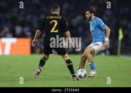 Naples, Italy. 03rd Oct, 2023. Real Madrid's Spanish defender Daniel Carvajal challenges for the ball with SSC Napoliâ&#x80;&#x99;s forward Khvicha Kvaratskhelia during the Uefa champions league match between SSC Napoli vs Real Madrid at the Diego Armando Maradona Stadium in Naples, southern Italy, on October 03, 2023. Credit: Independent Photo Agency/Alamy Live News Stock Photo