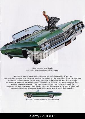 1965 Classic Muscle Car BUICK LeSABRE 400 Wildcat 250hp green convertible  advert Stock Photo