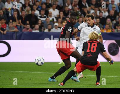 Salzburg, Austria. 3rd Oct, 2023. Mikel Oyarzabal (C) of Real Sociedad shoots to score during the UEFA Champions League Group D football match between Red Bull Salzburg and Real Sociedad in Salzburg, Austria, Oct. 3, 2023. Credit: He Canling/Xinhua/Alamy Live News Stock Photo