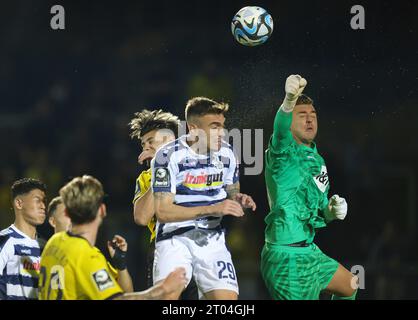 Dortmund, Deutschland. 27th Sep, 2023. firo: 09/27/2023 Football: Soccer: 3rd BUNDESLIGA BVB Borussia Dortmund U23 - MSV Duisburg duels, No. 29 Joshua Bitter versus BVB goalkeeper Marcel Lotka Credit: dpa/Alamy Live News Stock Photo