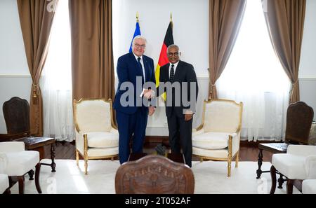 04 October 2023, Cape Verde, Praia: German President Frank-Walter Steinmeier and José Maria Pereira Neves, President of Cape Verde, meet for talks at the President's official residence, the Plateau Palace. German President Frank-Walter Steinmeier is on a two-day state visit to the Republic of Cape Verde (Cabo Verde). Photo: Bernd von Jutrczenka/dpa Stock Photo