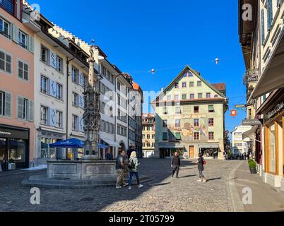 Lovely view of the Weinmarkt square in the Old Town of Lucerne, Switzerland. The Weinmarkt fountain’s column was created by the sculptor Leopold... Stock Photo