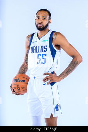 Dallas Mavericks forward Derrick Jones Jr. (55) dunks the ball in the ...