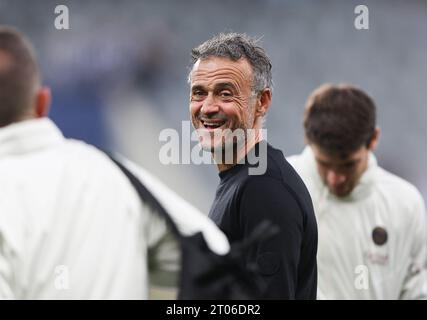 Newcastle Upon Tyne, UK. 4th Oct, 2023. Luis Enrique manager of Paris Saint Germain during the UEFA Champions League match at St. James' Park, Newcastle Upon Tyne. Picture credit should read: Nigel Roddis/Sportimage Credit: Sportimage Ltd/Alamy Live News Stock Photo