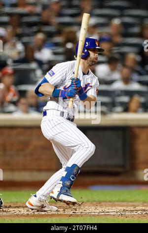 New York Mets second baseman Jeff McNeil (1) hits a single in the fourth inning during a regular season game between the Arizona Diamondbacks and New Stock Photo