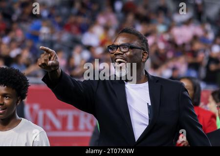 Chicago, USA. 04th Oct, 2023. Chicago, USA, October 4, 2023: Chicago Mayor Brandon Johnson attends is seen before the game between Chicago Fire FC and Inter Miami CF on Wednesday October 4, 2023 at Soldier Field, Chicago, USA. (NO COMMERCIAL USAGE) (Shaina Benhiyoun/SPP) Credit: SPP Sport Press Photo. /Alamy Live News Stock Photo