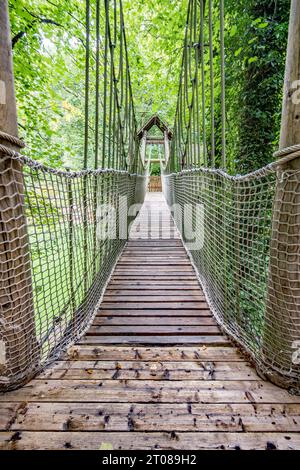 Rope suspension bridge at the Alnwick Garden Tree House in ...