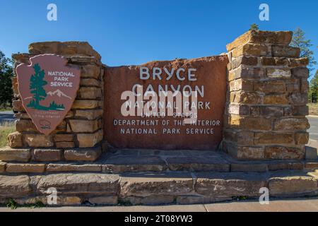 The entrance sign to Bryce Canyon National Park, Utah Stock Photo