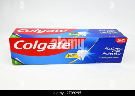Colgate maximum cavity protection toothpaste Stock Photo