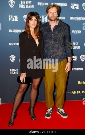 Mira Benser Und Ulrich Brandhoff Kommt Zur Premiere Der Mira Benser Und Ulrich Brandhoff Bei Der Premiere Des Kinofilms Ein Fest Frs Leben Im Cinedom Kln 04102023 Mira Benser And Ulrich Brandhoff At The Premiere Of The Movie Ein Fest Frs Leben At The Cinedom Cologne 04 10 2023 Fest 3027 Credit Imagoalamy Live News 2t093y9 