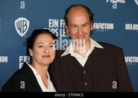 Charlotte Schwab und Piet Fuchs bei der Premiere des Kinofilms Ein Fest fürs Leben im Cinedom. Köln, 04.10.2023 *** Charlotte Schwab and Piet Fuchs at the premiere of the feature film Ein Fest fürs Leben at the Cinedom Cologne, 04 10 2023 Foto:xR.xSchmiegeltx/xFuturexImagex fest 3057 Credit: Imago/Alamy Live News Stock Photo