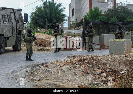 Tulkarm, Palestine. 05th Oct, 2023. Israeli soldiers are on alert around the site of killing of two Palestinians by Israeli forces, in the village of Shufa, near Tulkarm. The Israeli army said that 5 members of the Border Police were injured during a security activity in Tulkarm, where forces from the Musta'rab, Border Guard, and Defense Army participated in a security campaign in Tulkarm. An exchange of fire took place between the troops and Palestinian militants. Credit: SOPA Images Limited/Alamy Live News Stock Photo