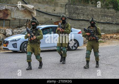 Tulkarm, Palestine. 05th Oct, 2023. Israeli soldiers are on alert around the site of killing of two Palestinians by Israeli forces, in the village of Shufa, near Tulkarm. The Israeli army said that 5 members of the Border Police were injured during a security activity in Tulkarm, where forces from the Musta'rab, Border Guard, and Defense Army participated in a security campaign in Tulkarm. An exchange of fire took place between the troops and Palestinian militants. Credit: SOPA Images Limited/Alamy Live News Stock Photo