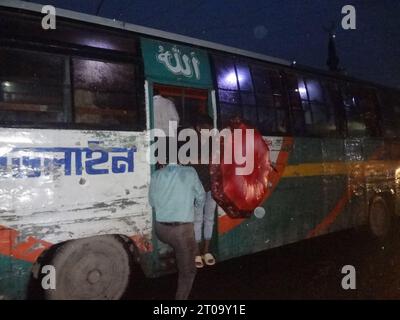 Dhaka, Bangladesh. 5th Oct, 2023. A passenger boarded on the bus during rain in Dhaka. The capital's daily life was reportedly disrupted by a continuous rain depression. (Credit Image: © MD Mehedi Hasan/ZUMA Press Wire) EDITORIAL USAGE ONLY! Not for Commercial USAGE! Stock Photo