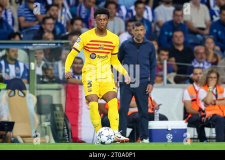 Alejandro Balde of FC Barcelona in action during the UEFA Champions ...