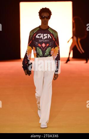 Model Craig Shimirimana walks on the runway at the Casablanca  fashion show during the Spring Summer 2024 Collections Fashion Show at Paris Fashion Week in Paris, France on October 1 2023. (Photo by Jonas Gustavsson/Sipa USA) Stock Photo