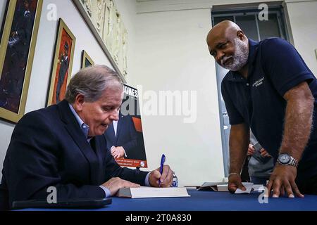 Wilmington, Delaware, USA. 5th Oct, 2023. Former Senator DOUG JONES 'LEFT'' autographs a copy of his book for Representative Franklin D. Cooke (D) after a lectures about the book Bending Toward Justice Wednesday, October 4, 2023; at the Wilmington public library. (Credit Image: © Saquan Stimpson/ZUMA Press Wire) EDITORIAL USAGE ONLY! Not for Commercial USAGE! Stock Photo