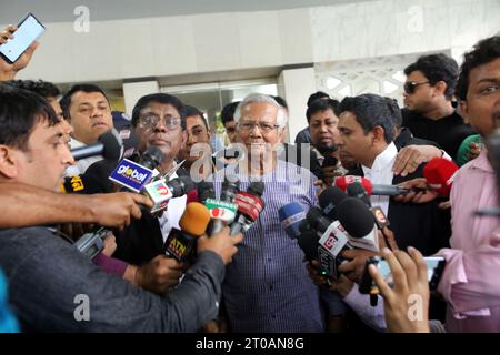 Anti-Corruption Commission summons 2006 Nobel Peace winner Muhammad Yunus arrives at the Anti-Corruption Commission (ACC) office in Dhaka, Bangladesh, Stock Photo