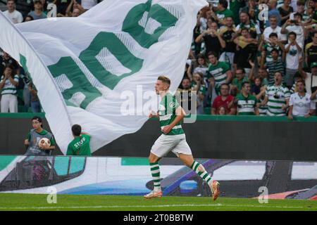 Viktor Gyokeres scores a goal during Liga Portugal 23/24 game between  Sporting CP and FC Vizela at Estadio Jose Alvalade, Lisbon, Portugal.  (Maciej Stock Photo - Alamy