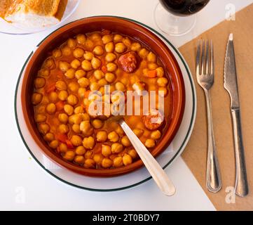 Garbanzos a la riojana, a spanish chickpeas stew with ham Stock Photo