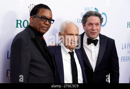 Frank Gehry, left, and Gustavo Dudamel pose together at the 2023 Los  Angeles Philharmonic Gala,Thursday, Oct. 5, 2023, at Walt Disney Hall in  Los Angeles. (AP Photo/Chris Pizzello Stock Photo - Alamy