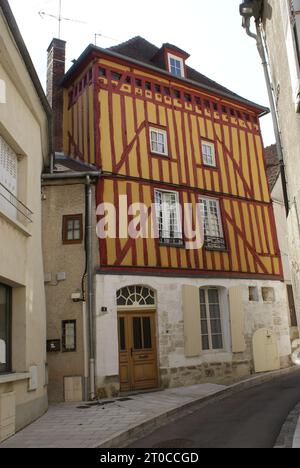 bâtiments anciens à Saint Florentin, Yonne , France Stock Photo
