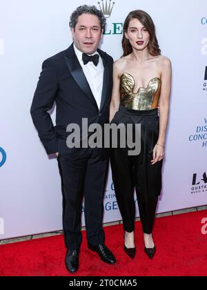 Los Angeles, United States. 05th Oct, 2023. LOS ANGELES, CALIFORNIA, USA - OCTOBER 05: Venezuelan conductor and violinist Gustavo Dudamel and wife Maria Valverde arrive at The Los Angeles Philharmonic's 20th Anniversary Gala Honoring Frank Gehry held at the Walt Disney Concert Hall on October 5, 2023 in Los Angeles, California, United States. (Photo by Xavier Collin/Image Press Agency) Credit: Image Press Agency/Alamy Live News Stock Photo