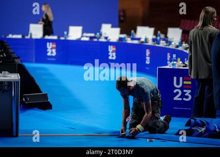 Granada, Spain. 06th Oct, 2023. The room for the working session of the Informal EU Summit is being prepared in the morning. Credit: Kay Nietfeld/dpa/Alamy Live News Stock Photo