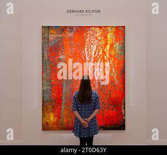 Sotheby's, London, UK. 6th Oct, 2023. Highlights from Sotheby's London Contemporary Frieze Art sales & The Fisher Landau Collection are on view Contemporary Evening Auction works include: Gerhard Richter, Abstraktes Bild, estimate £16,000,000 - 24,000,000. Credit: Malcolm Park/Alamy Live News Stock Photo