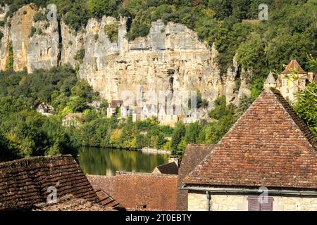 View of houses along the banks of the Dordogne river over the rooftops of La Roque-Gageac, one of France's most beautiful villages Stock Photo