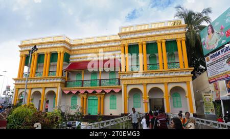 Howrah, West Bengal, India- 4th October, 2022 : Shibpur Mandirtala , beautiful pandal and decoration on exterior of Durga puja pandal, Durga Puja. Stock Photo