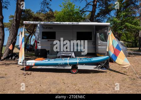 Caravan, in front of it stand-up paddle, Rügen Island, Mecklenburg-Western Pomerania, Germany Stock Photo
