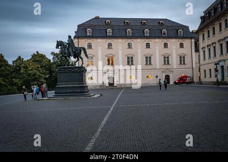 Weimar im Bundesland Thüringen Platz der Demokratie mit der Herzogin Anna Amalia Bibliothek sowie der Hochschule für Musik Franz Liszt - 06.10.2023 Weimar *** Weimar in the federal state of Thuringia Democracy Square with the Duchess Anna Amalia Library and the Franz Liszt School of Music 06 10 2023 Weimar Credit: Imago/Alamy Live News Stock Photo