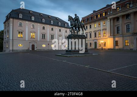 Weimar im Bundesland Thüringen Platz der Demokratie mit der Herzogin Anna Amalia Bibliothek sowie der Hochschule für Musik Franz Liszt - 06.10.2023 Weimar *** Weimar in the federal state of Thuringia Democracy Square with the Duchess Anna Amalia Library and the Franz Liszt School of Music 06 10 2023 Weimar Credit: Imago/Alamy Live News Stock Photo