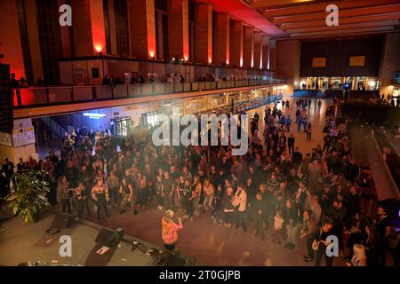 Auftritt Romano, Bühne, Haupthalle, Feierlichkeiten Jubiläum 100 Jahre, Flughafen Tempelhof, Tempelhof-Schöneberg, Berlin, Deutschland Stock Photo