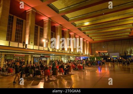 Haupthalle, Feierlichkeiten Jubiläum 100 Jahre, Flughafen Tempelhof, Tempelhof-Schöneberg, Berlin, Deutschland *** Main hall, celebrations anniversary 100 years, Tempelhof Airport, Tempelhof Schöneberg, Berlin, Germany Credit: Imago/Alamy Live News Stock Photo