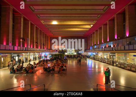 Haupthalle, Feierlichkeiten Jubiläum 100 Jahre, Flughafen Tempelhof, Tempelhof-Schöneberg, Berlin, Deutschland *** Main hall, celebrations anniversary 100 years, Tempelhof Airport, Tempelhof Schöneberg, Berlin, Germany Credit: Imago/Alamy Live News Stock Photo