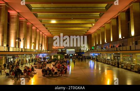 Haupthalle, Feierlichkeiten Jubiläum 100 Jahre, Flughafen Tempelhof, Tempelhof-Schöneberg, Berlin, Deutschland *** Main hall, celebrations anniversary 100 years, Tempelhof Airport, Tempelhof Schöneberg, Berlin, Germany Credit: Imago/Alamy Live News Stock Photo