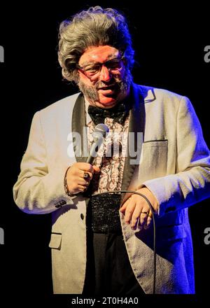 Frank Lavender, tour support for Myra Dubois UK Tour, Palace Theatre, Southend-on-Sea, Essex © Clarissa Debenham (Film Free Photography) / Alamy Stock Photo