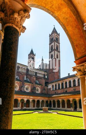 The cloister of the monastery with the original small columns – in groups of four. The Basilica di Sant'Andrea is the church in Vercelli. Italy. Stock Photo