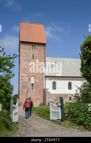 Kirche St. Severin, Munkmarscher Straße, Keitum, Sylt, Schleswig-Holstein, Deutschland *** Church St Severin, Munkmarscher Straße, Keitum, Sylt, Schleswig Holstein, Germany Credit: Imago/Alamy Live News Stock Photo