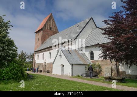 Kirche St. Severin, Munkmarscher Straße, Keitum, Sylt, Schleswig-Holstein, Deutschland *** Church St Severin, Munkmarscher Straße, Keitum, Sylt, Schleswig Holstein, Germany Credit: Imago/Alamy Live News Stock Photo