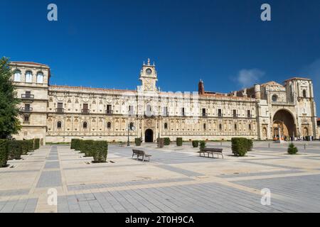 view of the front facade of the Parador in Leon, Spain Stock Photo